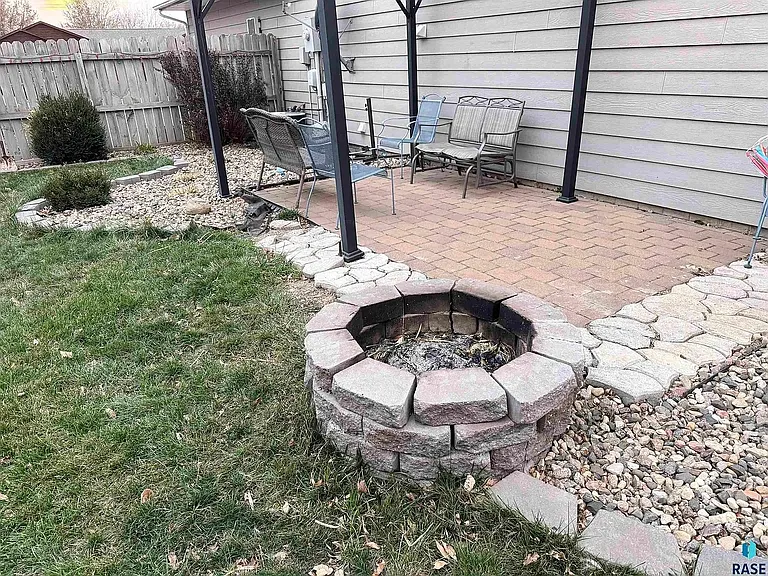 630 N James Ave — Photo 15