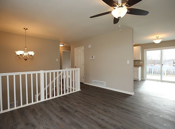 3rd image of 4131 Greenbrier Ln