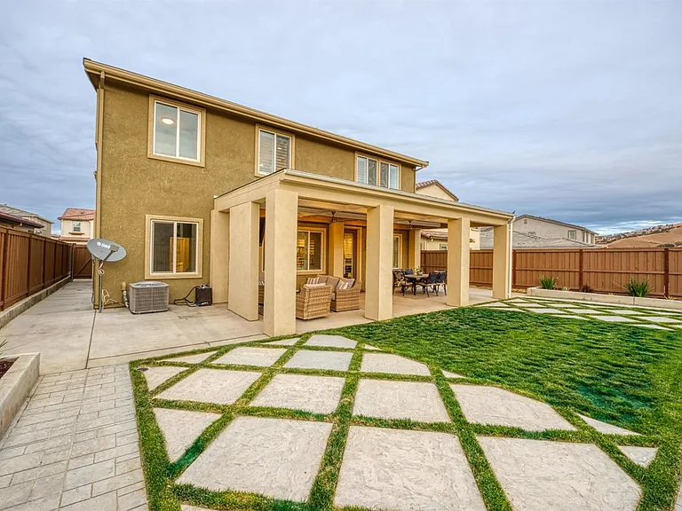 Cabernet Ct — Photo 4