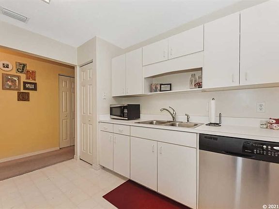 5th image of 533 NW 32nd Ave