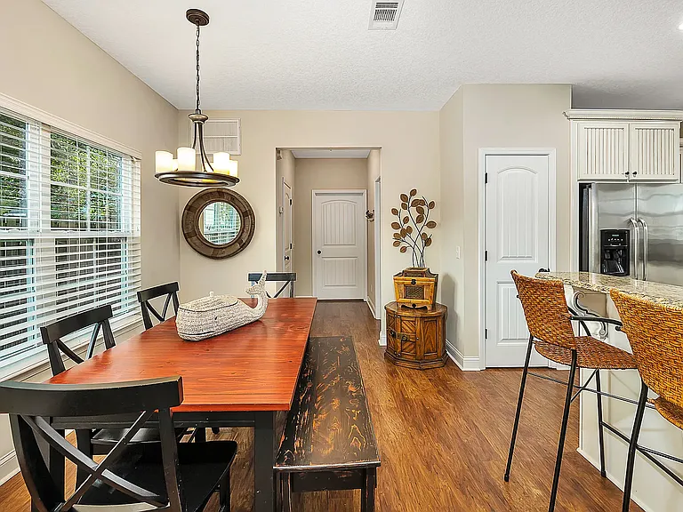 115 Maple St — Photo 5