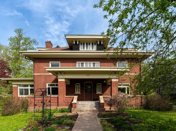 2221 E 4th St, Duluth, MN 55812