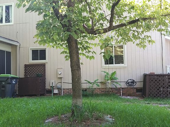 3rd image of 124 Frostwood Ct