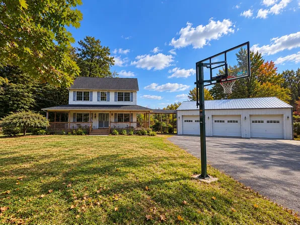 185 Summit Ave, Central Valley, NY 10917