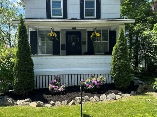 57 American St, Chagrin Falls, OH 44022