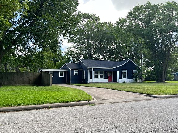 3rd image of 1202 E Fayle St