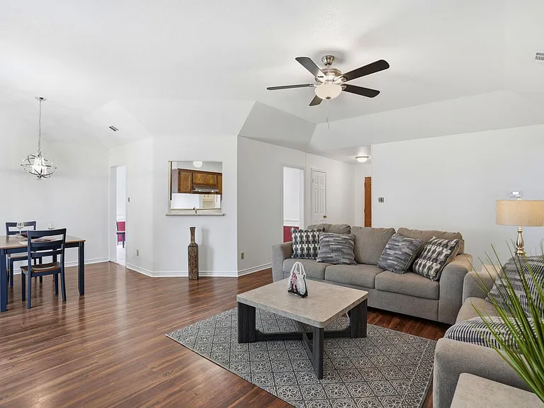 306 Woodstone Dr — Photo 7