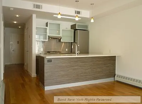 Sold by Bond New York | media 3