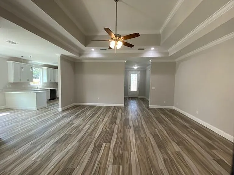 422 Little John Rd — Photo 3