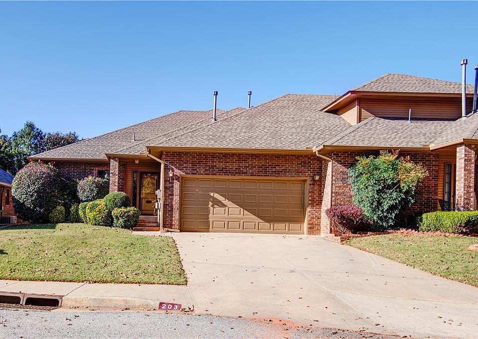 1st image of 203 Woodbridge Cir