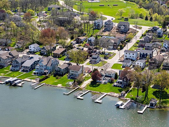 5th image of 131 Maple AVENUE