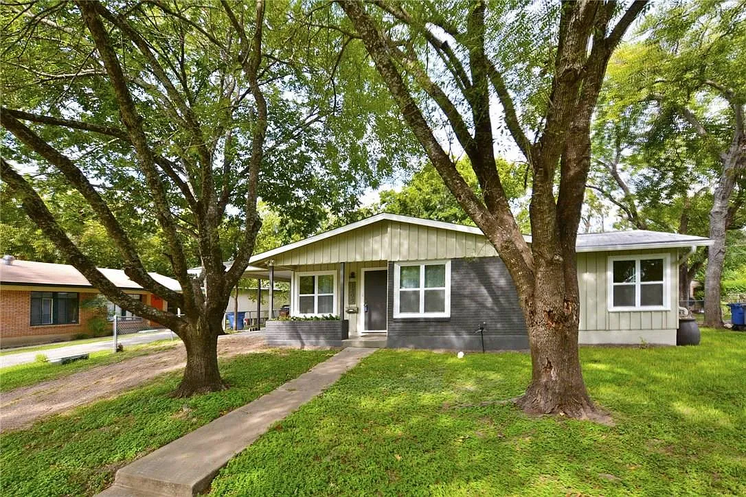3 bed, 1.0 bath, 924 sqft, $2,290 — Photo 1