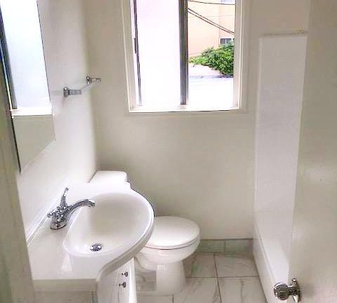 3rd image of 4550 Hazeltine Ave #6