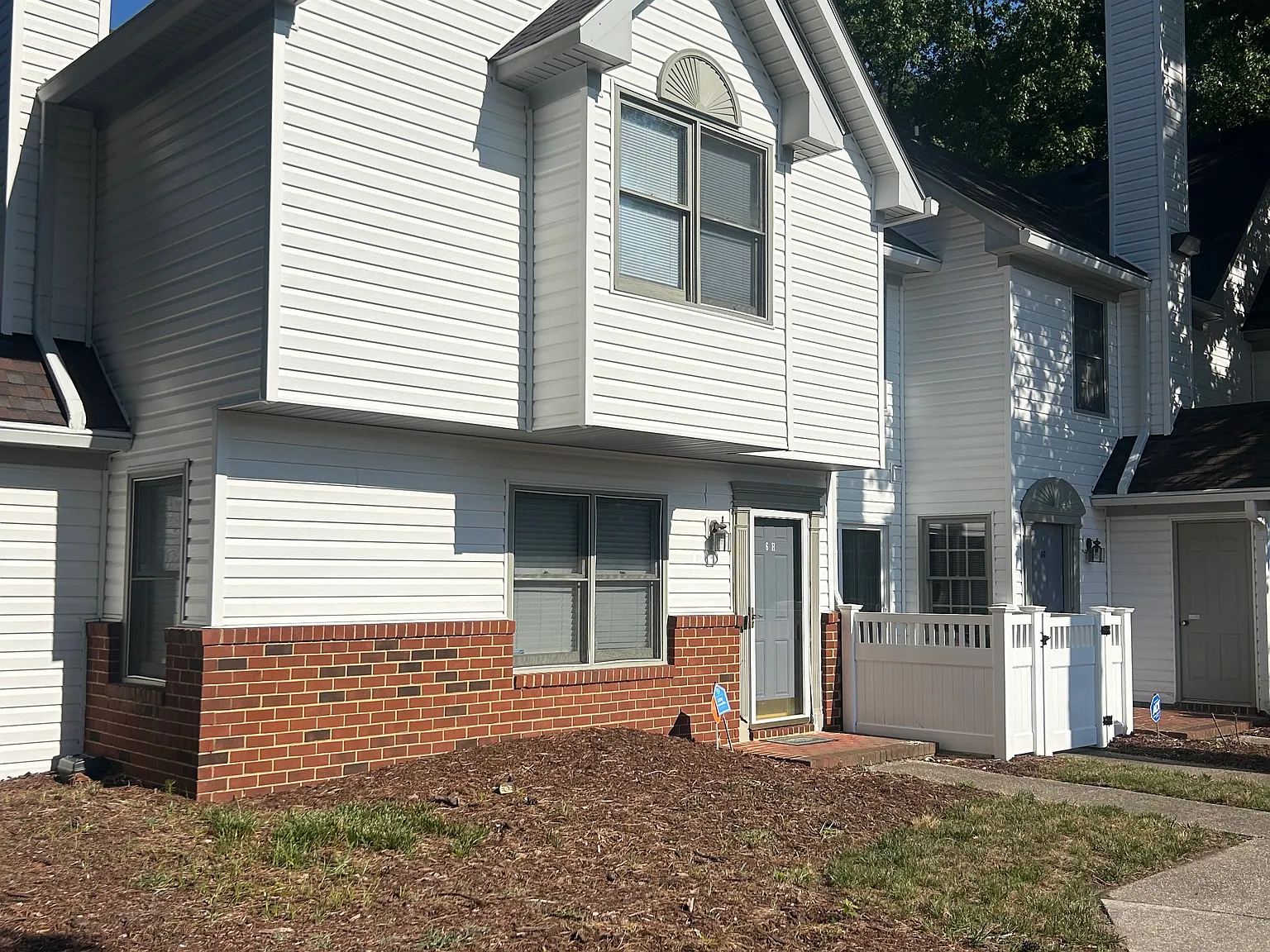 2 bed, 1044 sqft, $1,950 — Photo 1