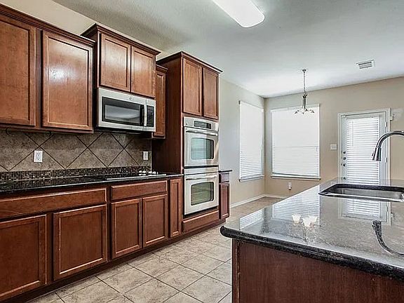 3rd image of 2704 Black Orchid Dr
