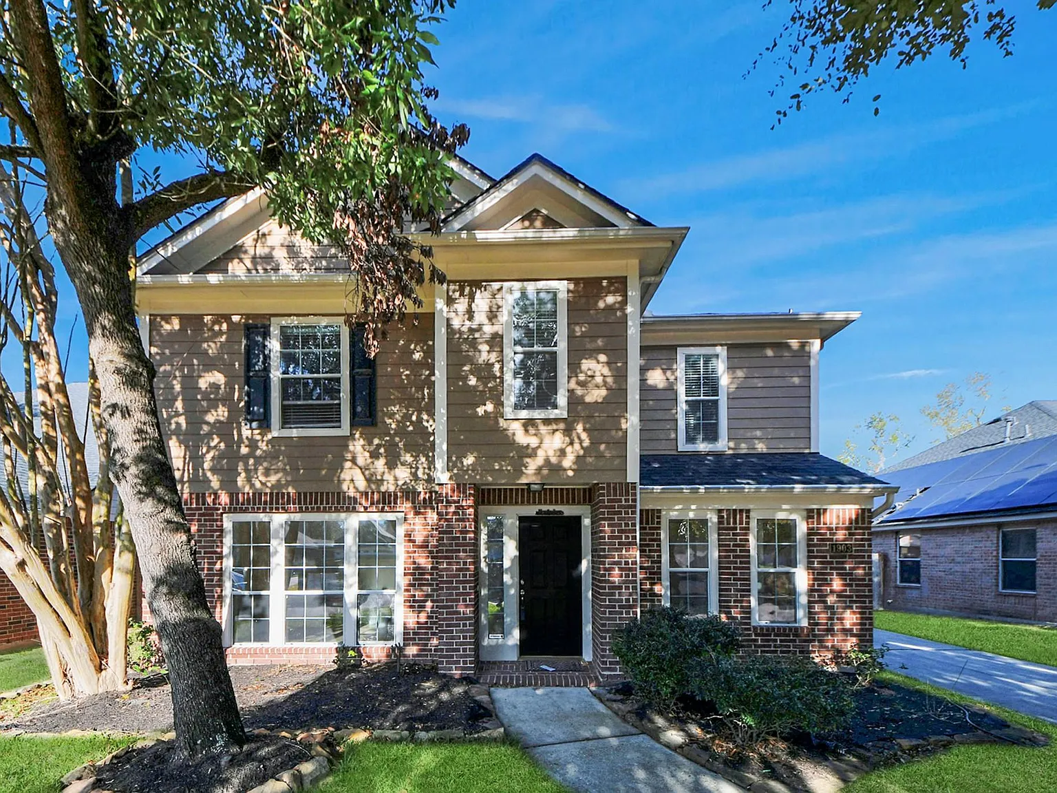 3 bed, 2.5 bath, 2478 sqft, $2,450 — Photo 1