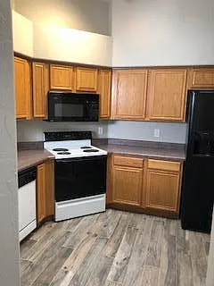 3 bed, 1380 sqft, $1,900 — Photo 4