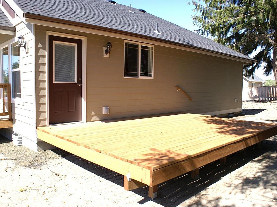 Deck off of Dining/Kitchen