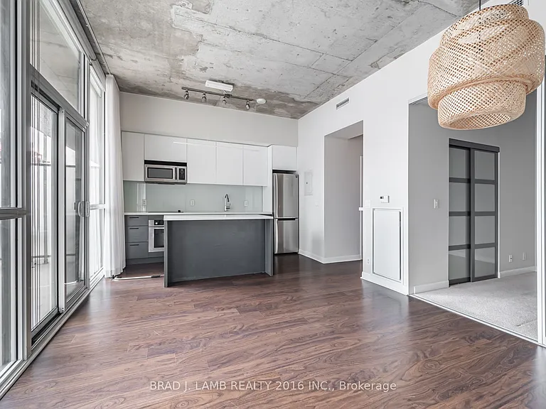 478 King St W #512 — Photo 13