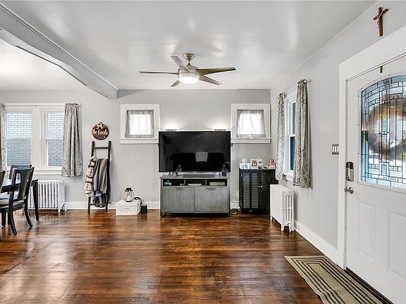 5th image of 305 Marion Ave