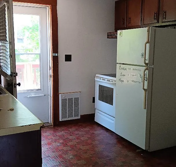 63 Woodstock Ave — Photo 1