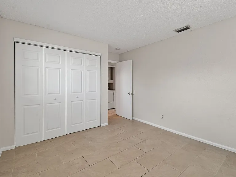 1618 W 26th Ct — Photo 20