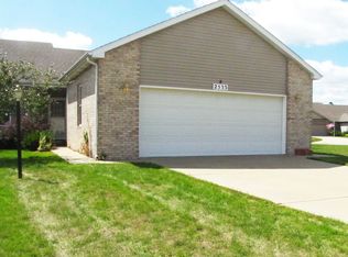 2533 Windward Blvd, Champaign, IL 61821