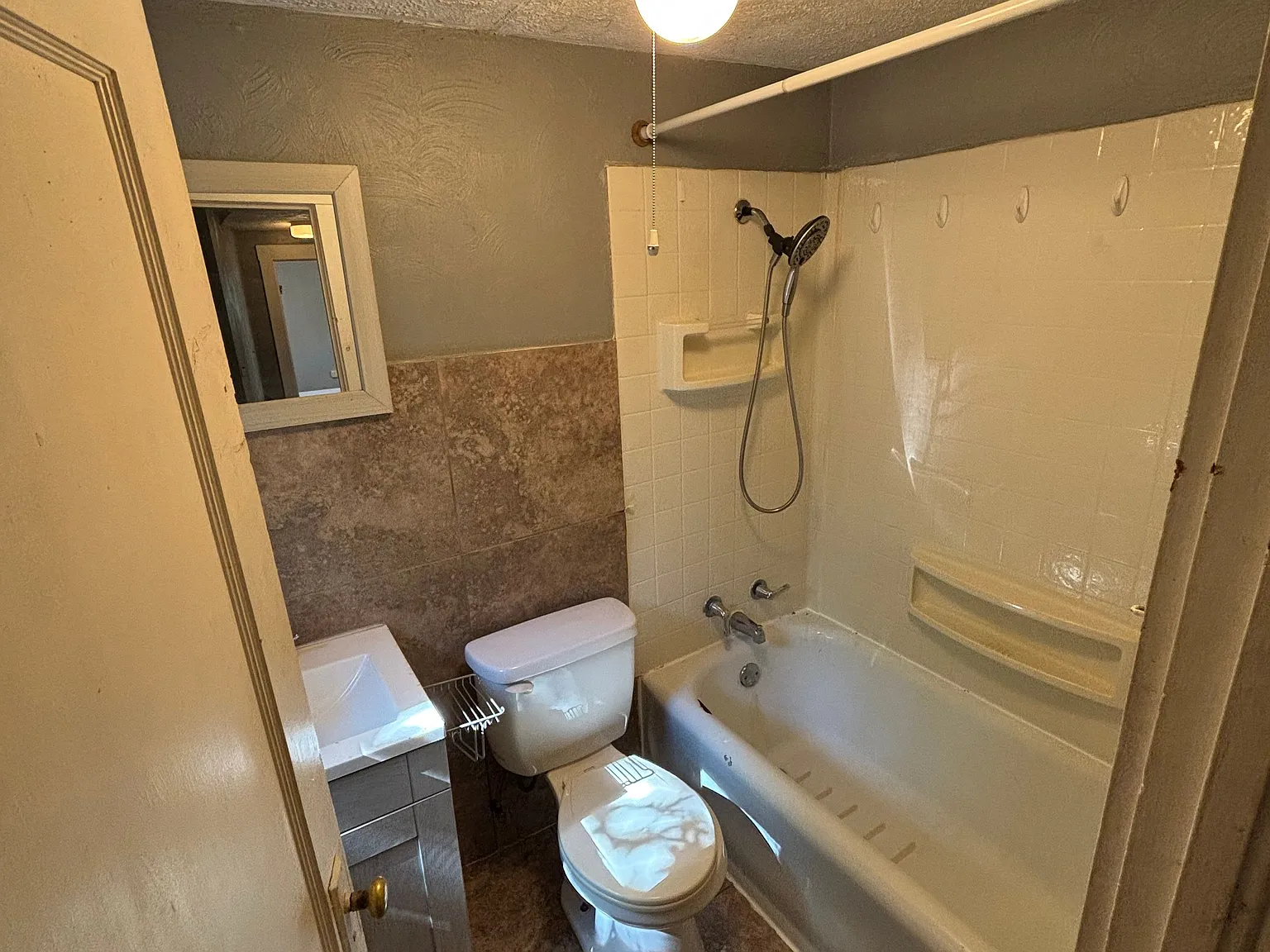 2 bed, 1.0 bath, $800 — Photo 4