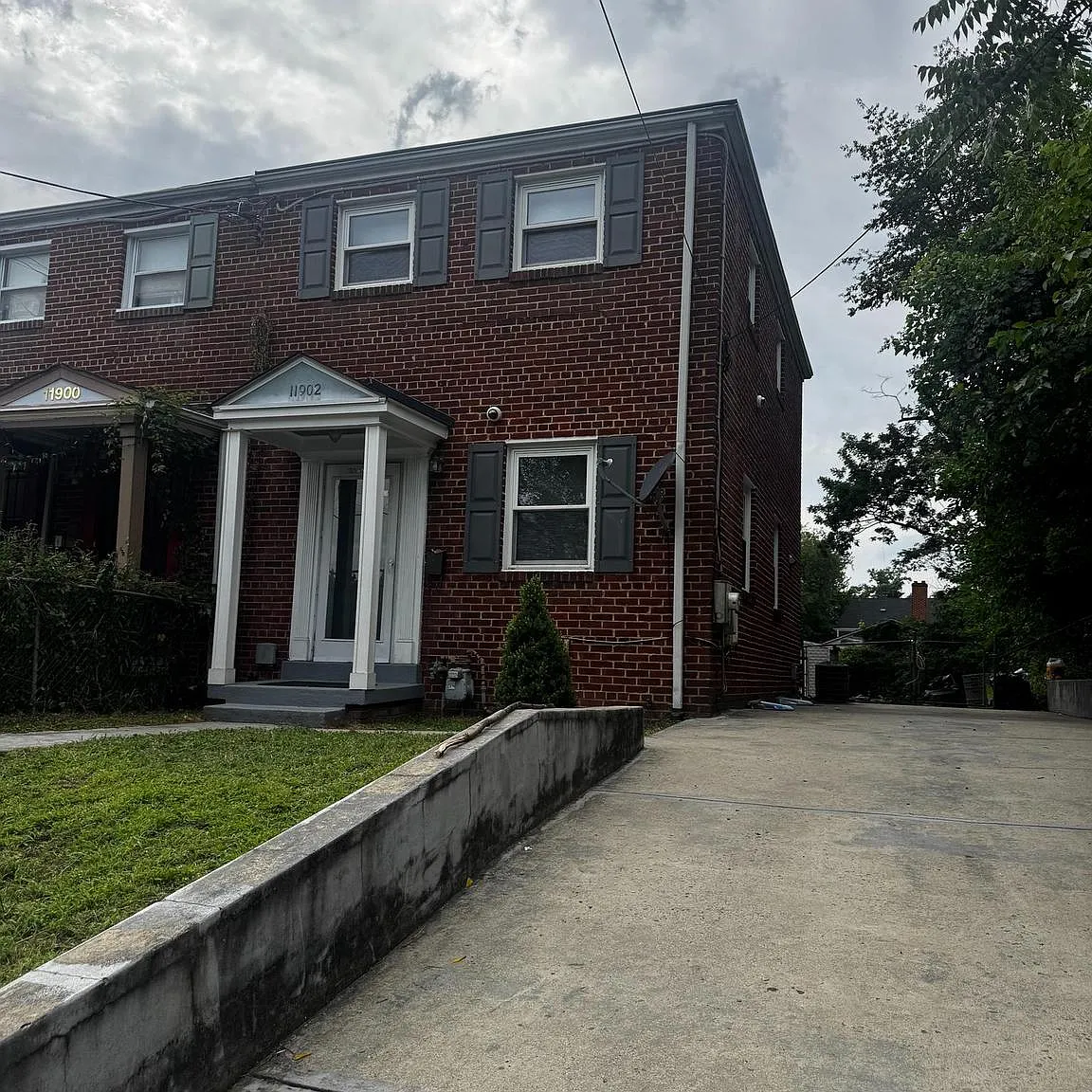 2 bed, 2.0 bath, 896 sqft, $2,300 — Photo 1