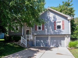 212 Breezeway Ln, Pleasant Hill, MO 64080
