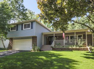 1009 Sara Ln, Naperville, IL 60565
