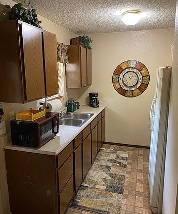 5th image of 147 Ferris Ave