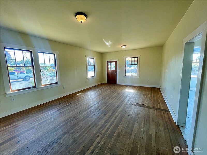 4th image of 1004 W Willow Street