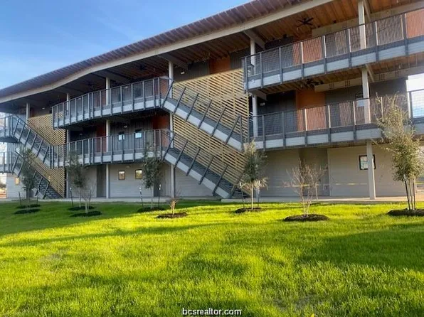 101 W 33rd St #204, Bryan, TX 77803