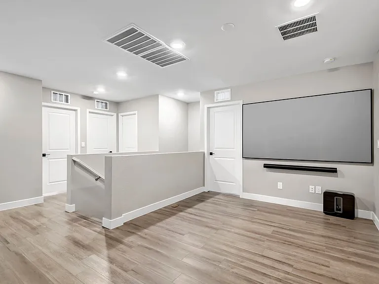 7110 Cass Ave — Photo 11
