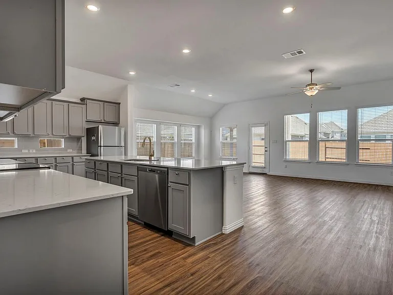 506 Sixpence Ln — Photo 11