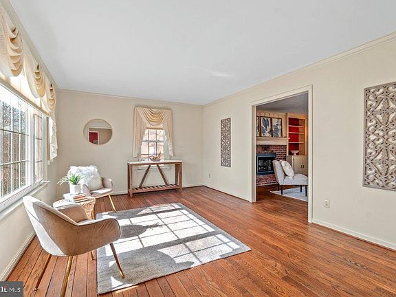 3rd image of 1142 Starmount Ct