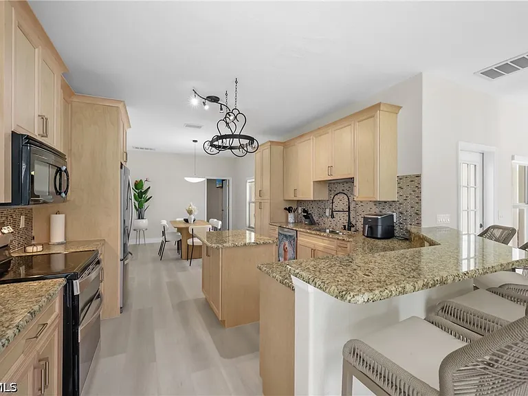 2250 SW 20th Ave — Photo 16