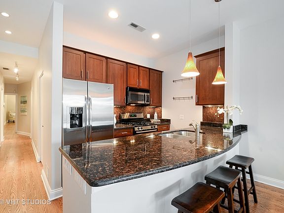 3rd image of 2527 N Sheffield Ave APT 1D