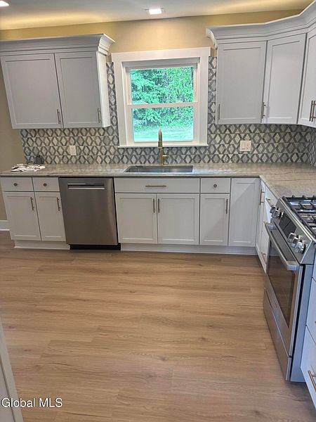 4th image of 282 Washington Street