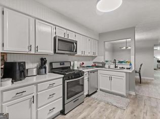6396 Oakleaf Ln, Morrow, GA 30260