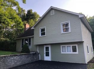436 E Lakeshore Dr, Highland Lakes, NJ 07422