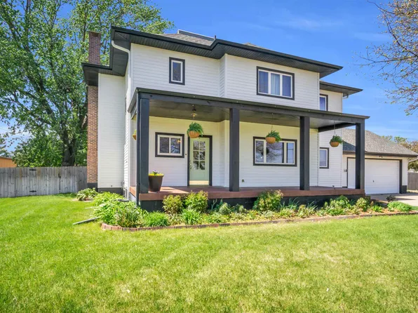 703 2nd Ave, Axtell, NE 68924