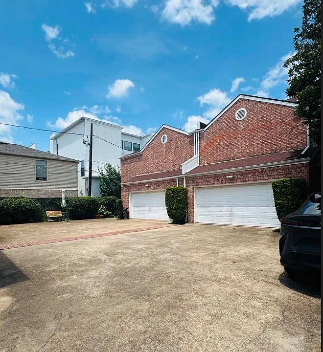 2413 Potomac Dr #D