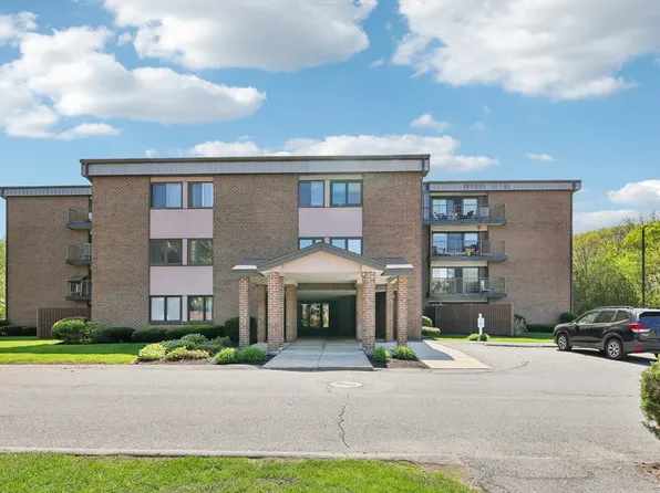 2 Ledgewood Way APT 25, Peabody, MA 01960