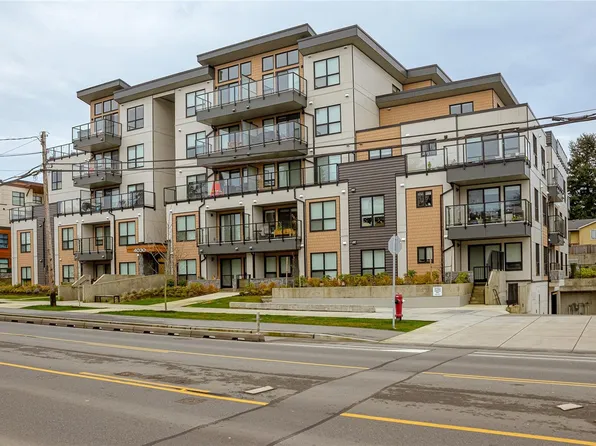4030 Shelbourne St #203, Saanich, BC V8N 3E4
