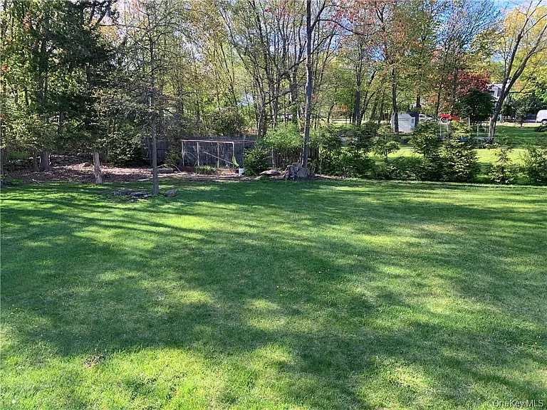 10 W Clarkstown Rd — Photo 7
