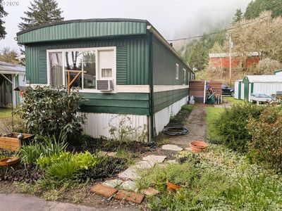 200 Woodpecker Ln, Elkton, OR, 97436