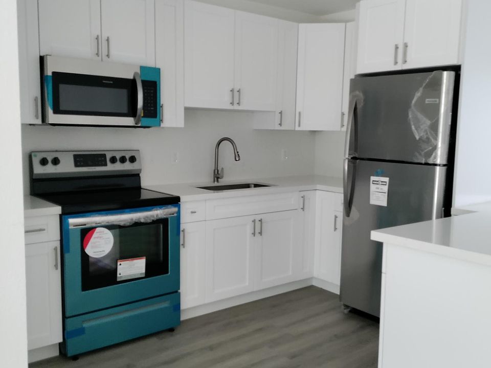 Kitchen - Counter area