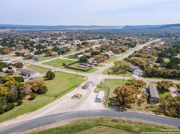 496 private road 1510, Bandera, TX 78003
